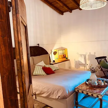 Casette Rosse Nel Borgo Medievale Di Fossanova Apartment