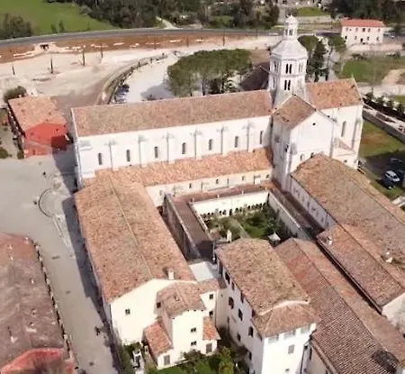 Casette Rosse Nel Borgo Medievale Di Fossanova Apartment *