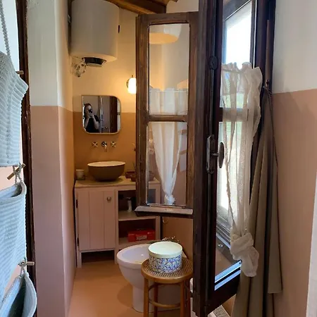 Casette Rosse Nel Borgo Medievale Di Fossanova Apartment