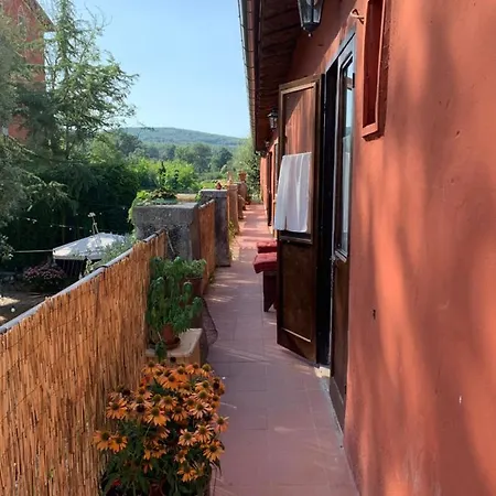 Casette Rosse Nel Borgo Medievale Di Fossanova Apartment Latina