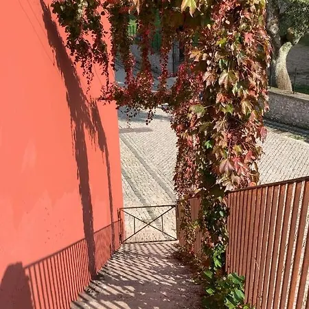 Casette Rosse Nel Borgo Medievale Di Fossanova Apartment