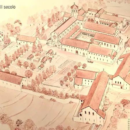 Casette Rosse Nel Borgo Medievale Di Fossanova * Latina