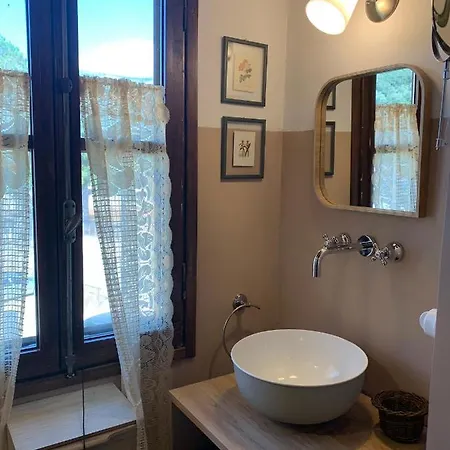 Casette Rosse Nel Borgo Medievale Di Fossanova Apartment
