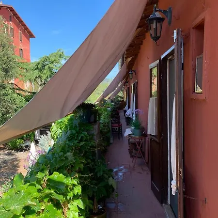 Casette Rosse Nel Borgo Medievale Di Fossanova Apartment