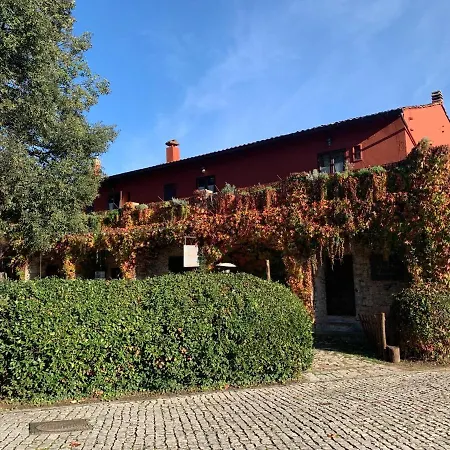 Casette Rosse Nel Borgo Medievale Di Fossanova * Latina